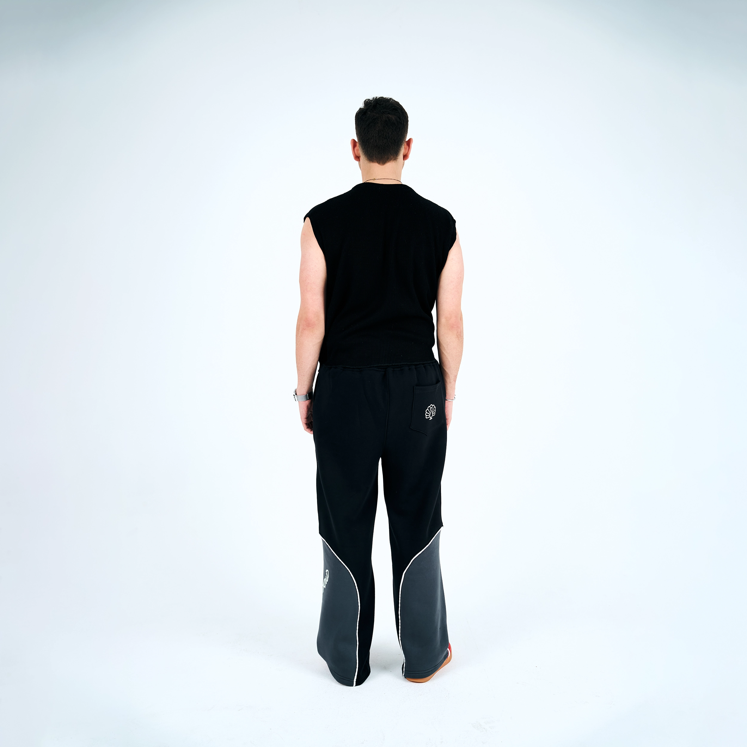 Onyx Crest Sweatpants